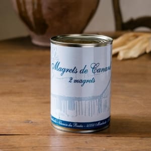 Boîte de 2 magrets de canard confits sur une table en bois