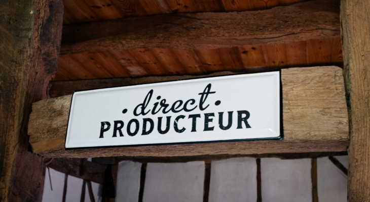 Panneau "direct producteur" à la ferme Bastebieille, vente en circuit court dans les Landes
