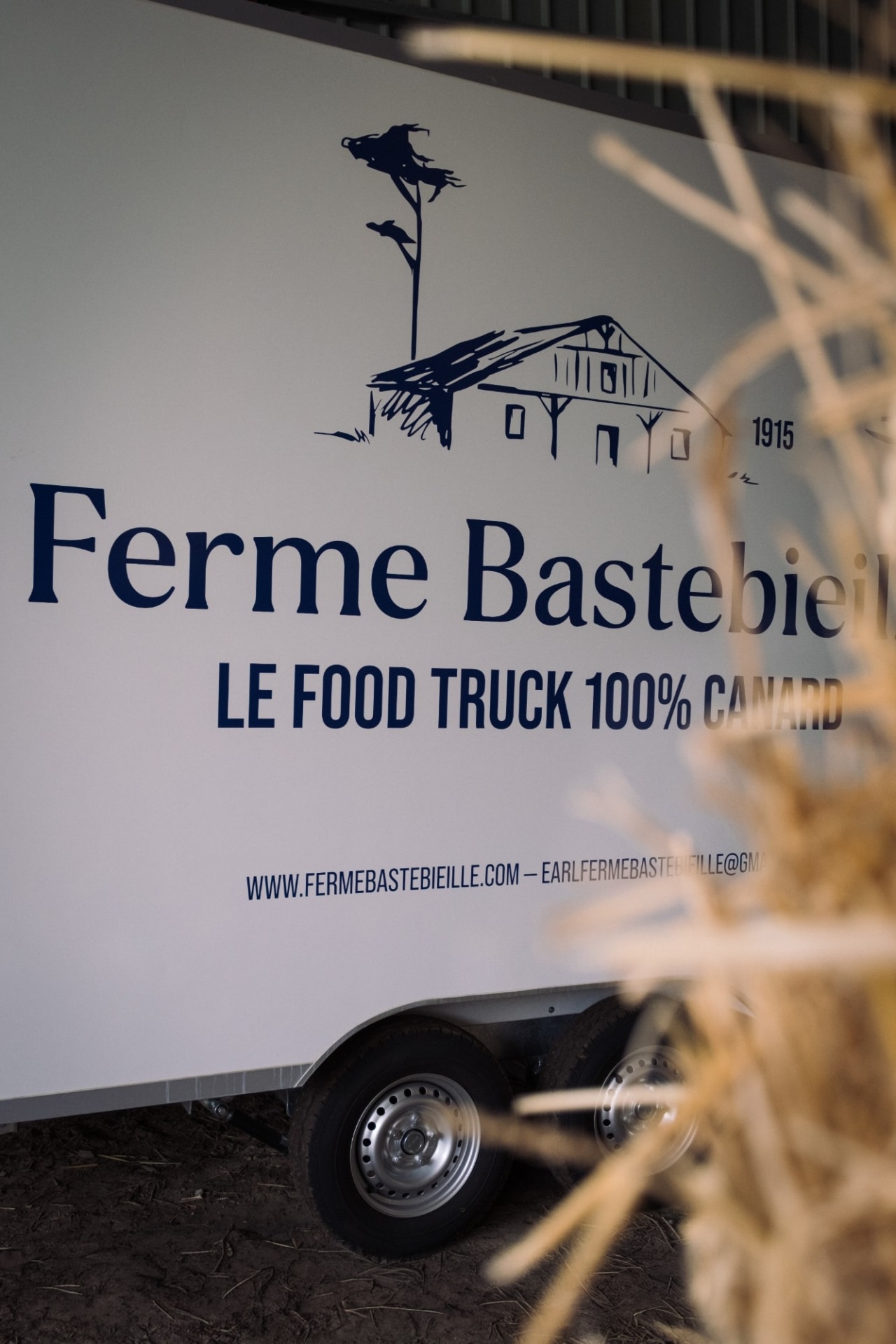 food truck 100 canard ferme bastebieille Remorque du food truck 100 % canard de la Ferme Bastebieille